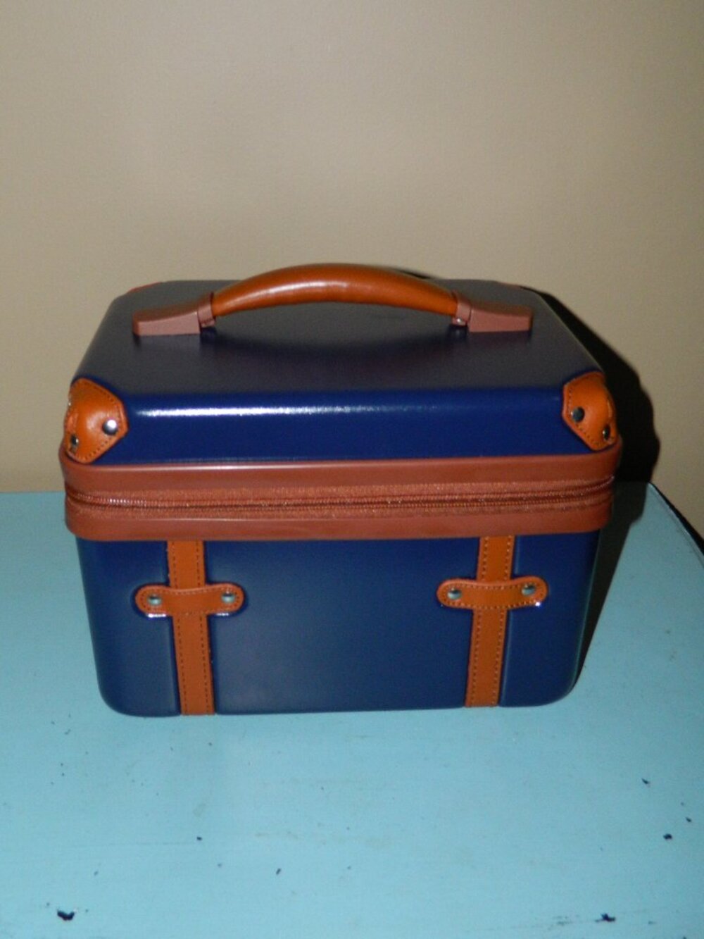 Mark & Graham Terminal 1 Cosmetic Case